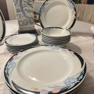 Elegant Floral Dinnerware Set